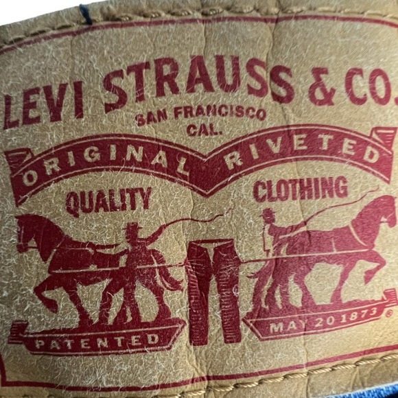 Levi’s high rise distressed shorts - Picture 8 of 11